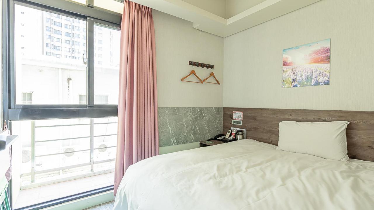 九九商旅 Hotel Taichung Eksteriør billede