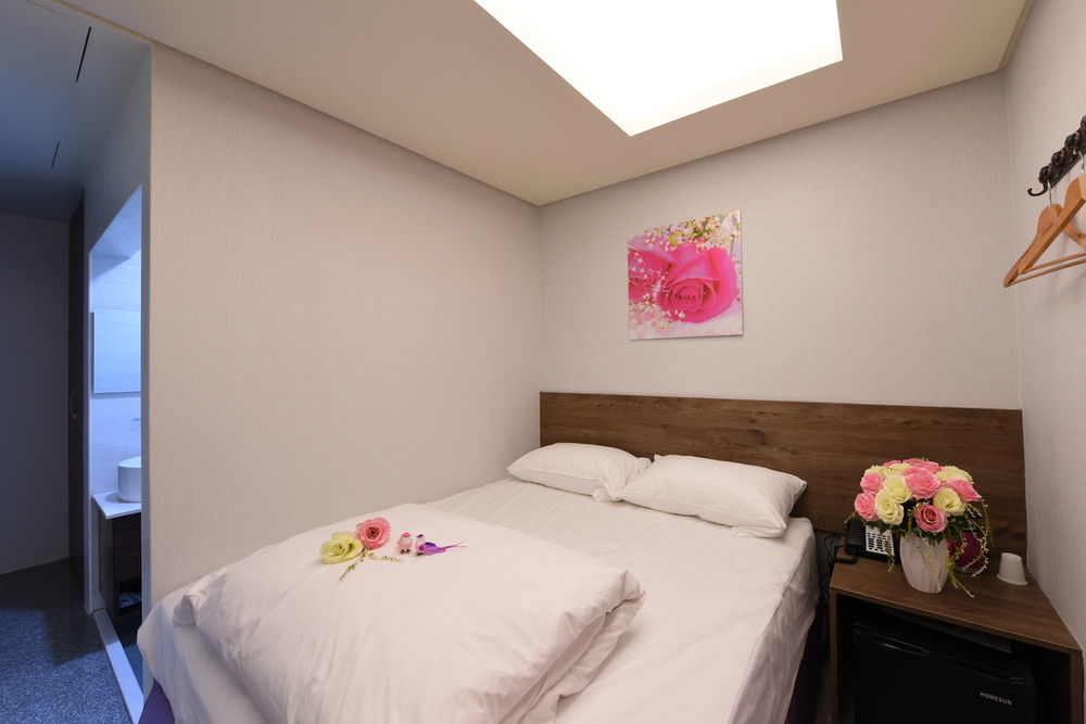 九九商旅 Hotel Taichung Eksteriør billede
